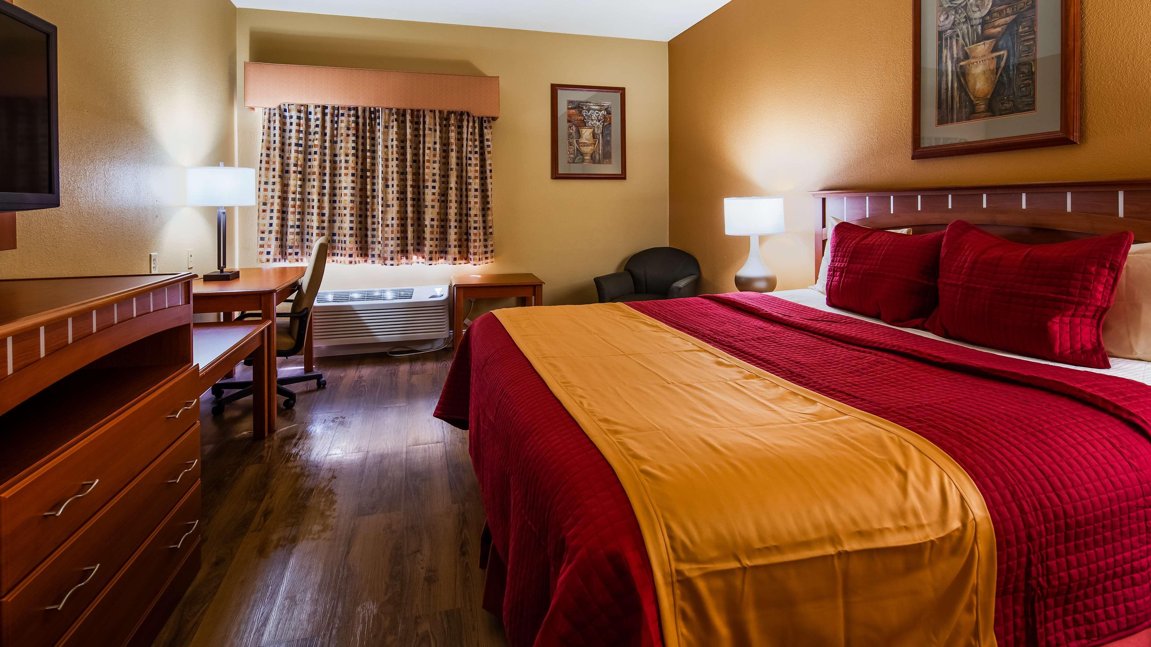 Best Western Plus Hannaford Inn & Suites Kenwood Экстерьер фото