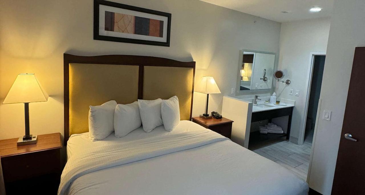 Best Western Plus Hannaford Inn & Suites Kenwood Экстерьер фото